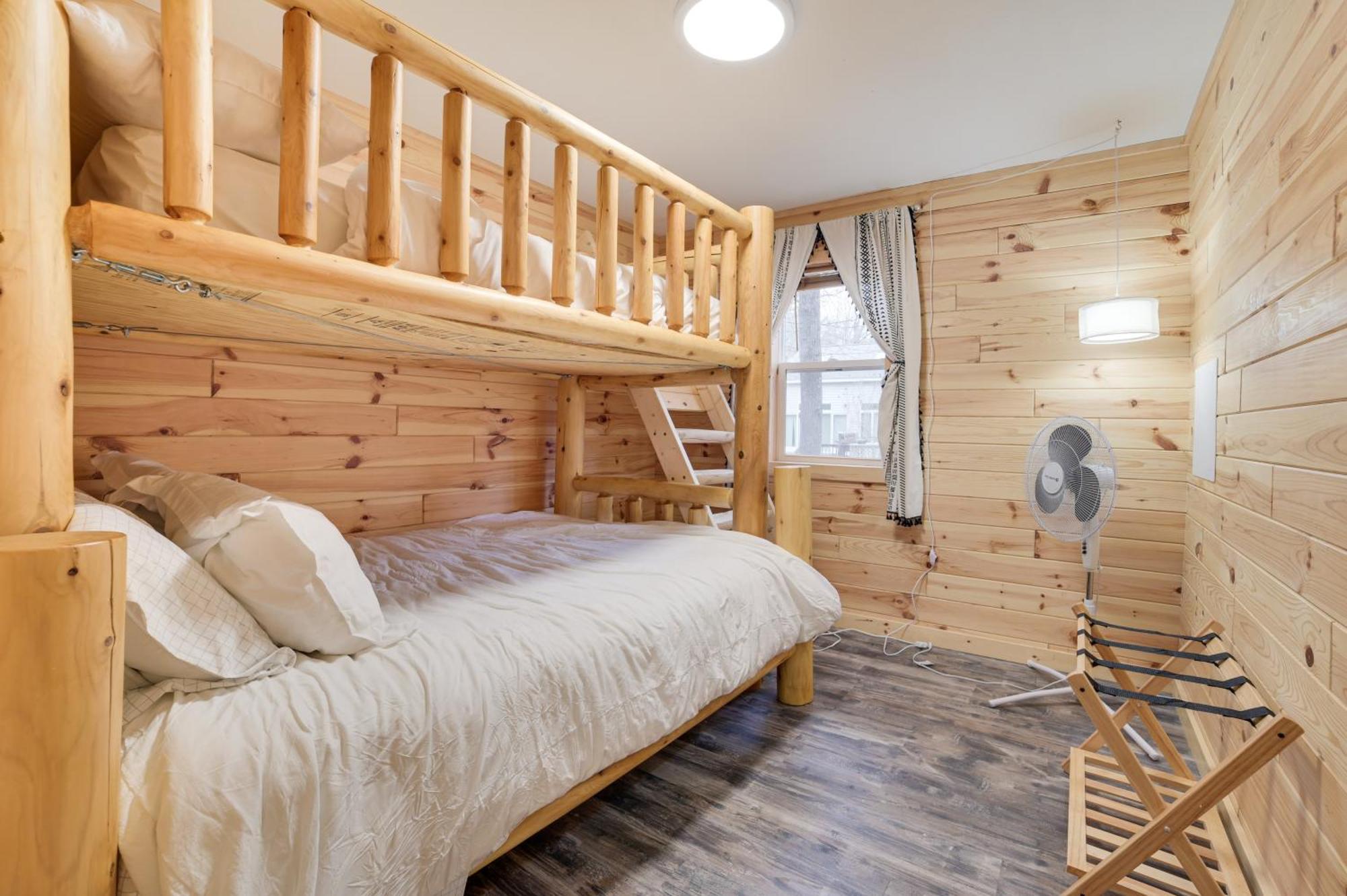 Scenic Evans Hideaway Steps To Lake Huron! Oscoda Eksteriør bilde
