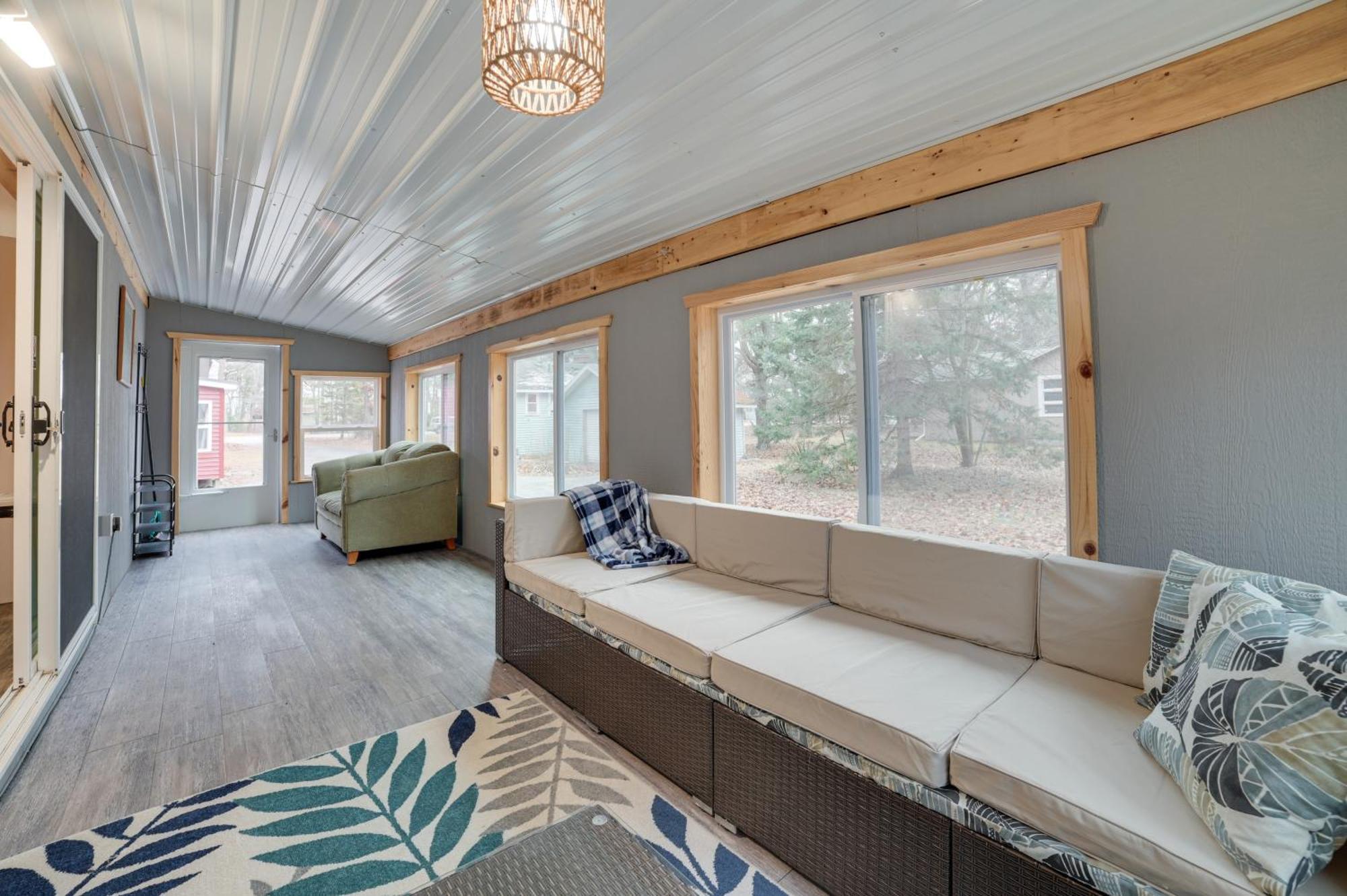 Scenic Evans Hideaway Steps To Lake Huron! Oscoda Eksteriør bilde