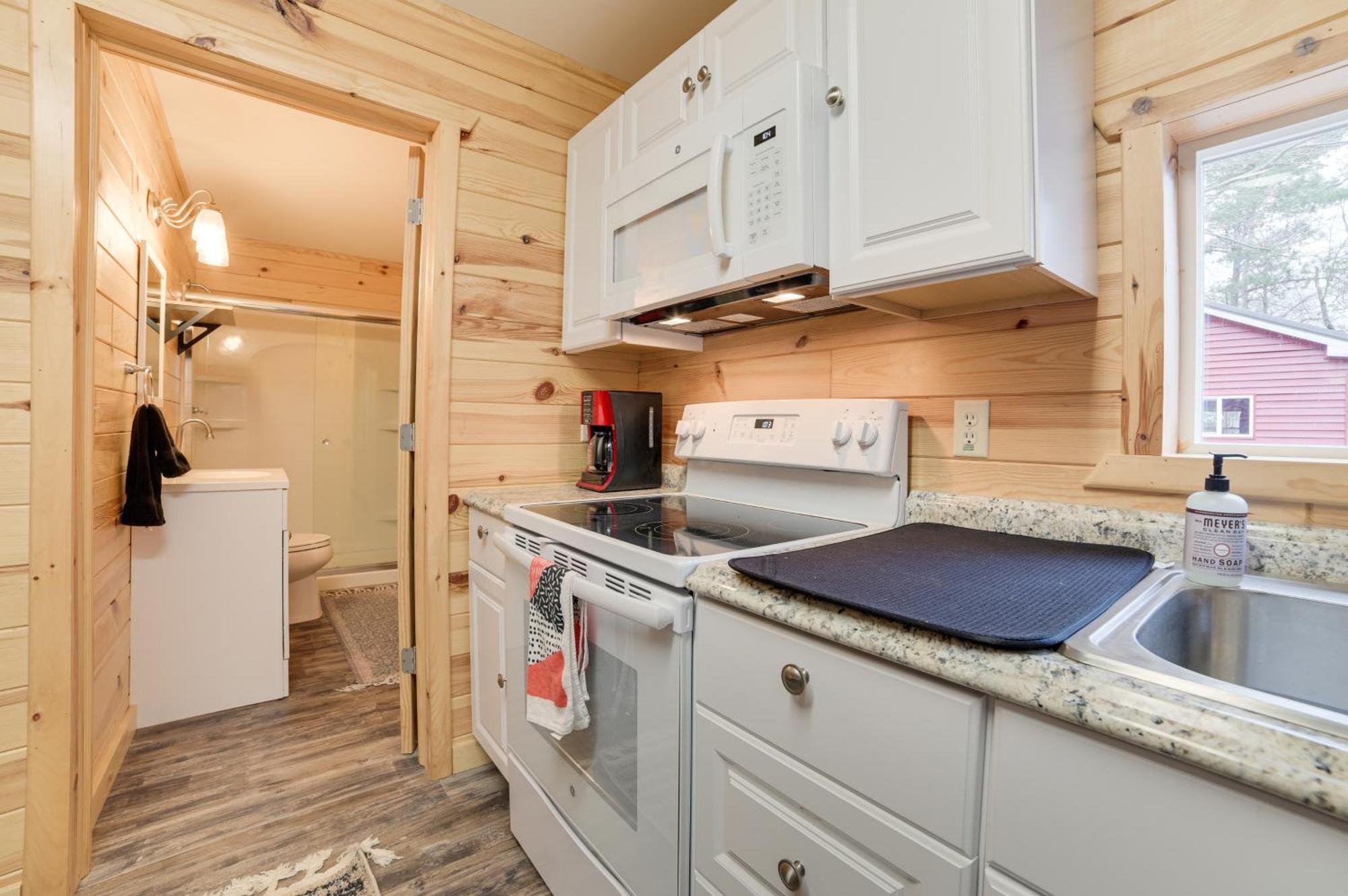 Scenic Evans Hideaway Steps To Lake Huron! Oscoda Eksteriør bilde