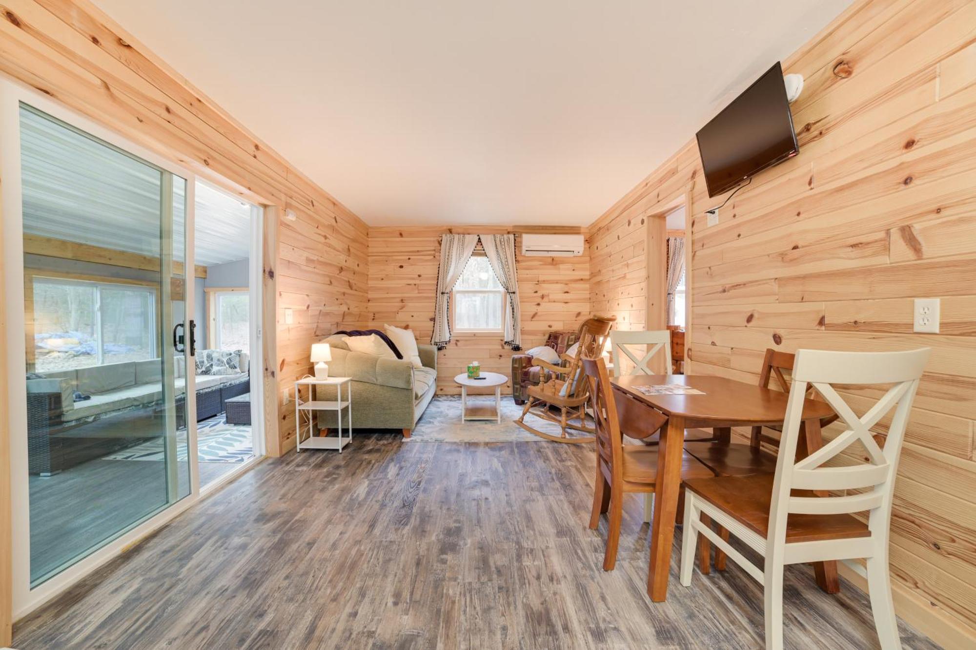 Scenic Evans Hideaway Steps To Lake Huron! Oscoda Eksteriør bilde
