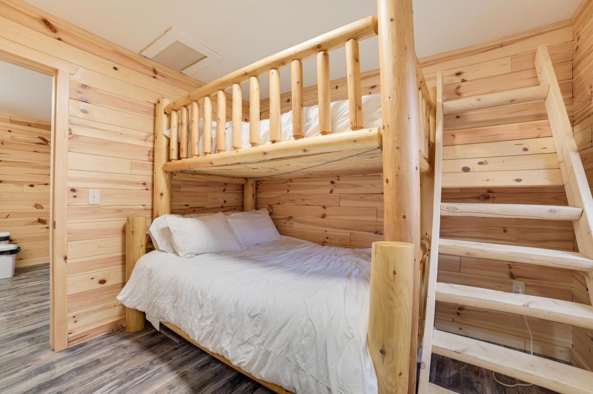 Scenic Evans Hideaway Steps To Lake Huron! Oscoda Eksteriør bilde