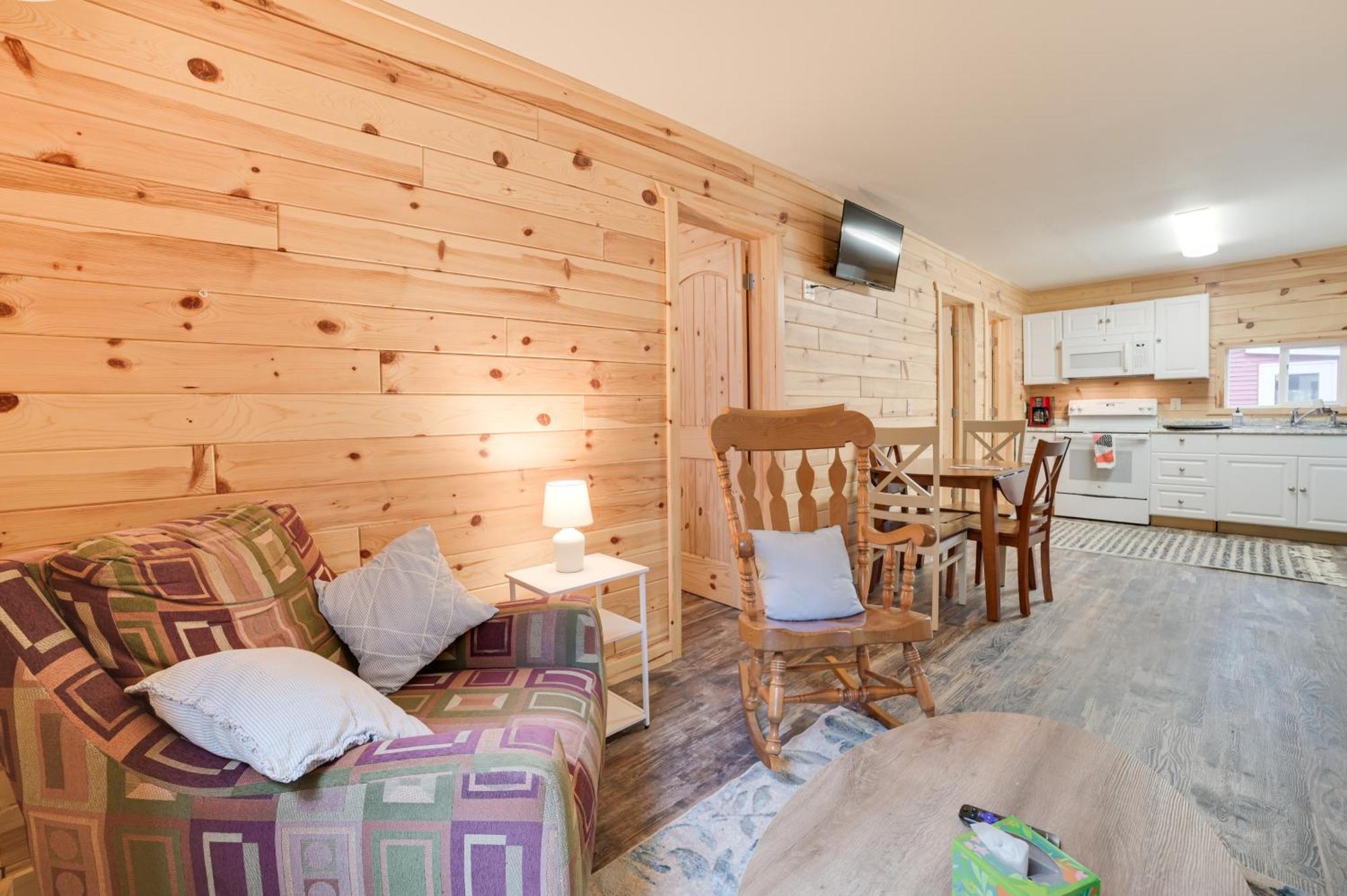 Scenic Evans Hideaway Steps To Lake Huron! Oscoda Eksteriør bilde
